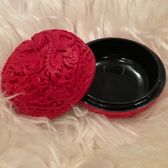 Traditional Antique Chinese Box - Picture 1 of 4
